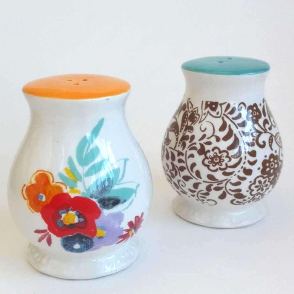 The Pioneer Woman Flea Market Decorated Ceramic Salt and Pepper Shakers Set